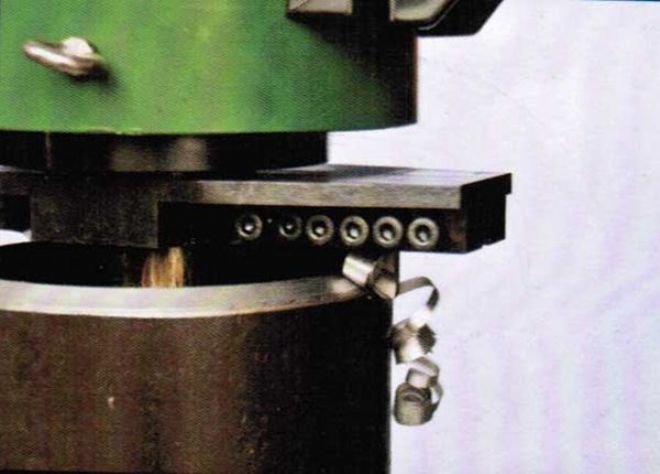 點擊查看詳細信息<br>標題：管子坡口機工作照 閱讀次數(shù)：10848